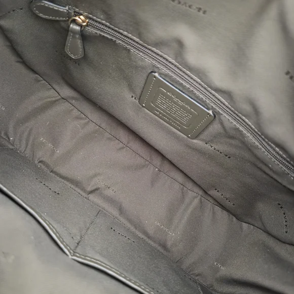 Coach Sutton Hobo Color: Moss Olive Green - Picture 8 of 9